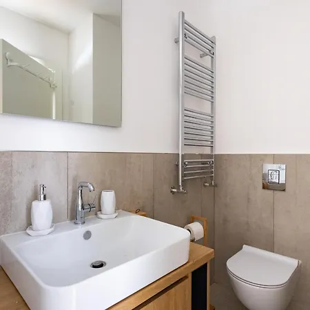 In The Sky - West 65 Tower Appartement