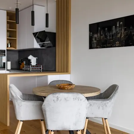 In The Sky - West 65 Tower Daire